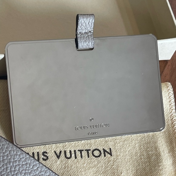 Luis Vuitton small compact Mirror with leather case. - Picture 8 of 12